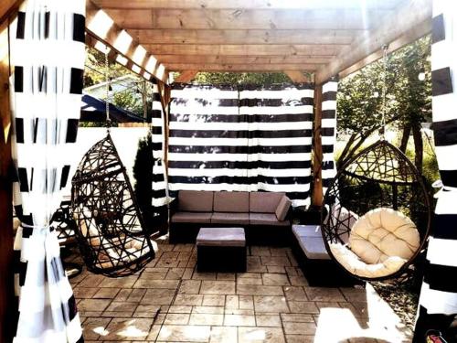 Romantic Pocono stay with Hot Tub - Pets allowed in Albrightsville, USA