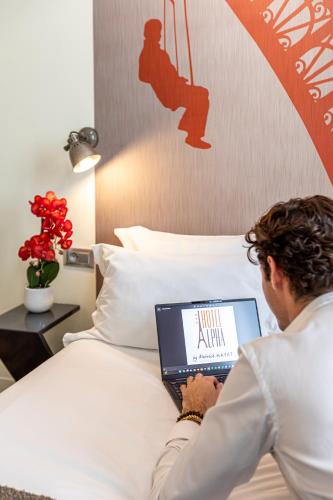 Hotel Alpha Paris Eiffel by Patrick Hayat - image 2