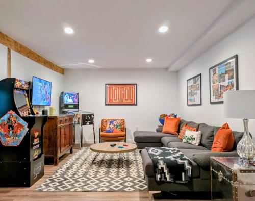 Chestnut Tree Lodge - Modern Wooded Escape thumb 4