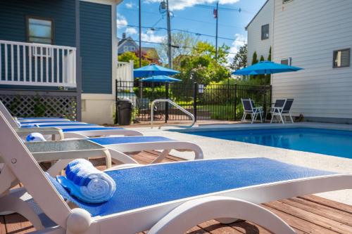 The Lighthouse Inn & Suites The Lighthouse Inn & Suites