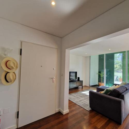 Upscale, spacious & peacefull 3-bedroom apartment, Funchal (foto 3)