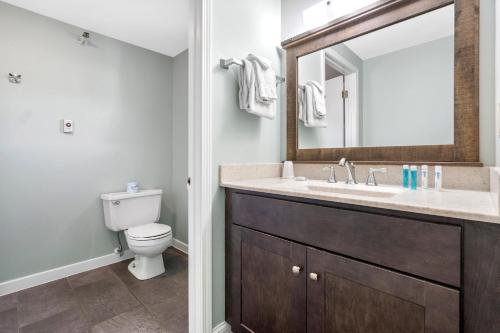 The Lighthouse Inn & Suites The Lighthouse Inn & Suites