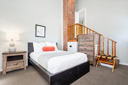 The Lighthouse Inn & Suites The Lighthouse Inn & Suites