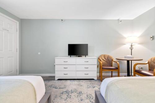 The Lighthouse Inn & Suites The Lighthouse Inn & Suites