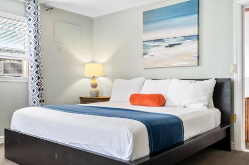 The Lighthouse Inn & Suites The Lighthouse Inn & Suites