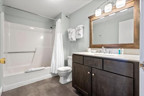 The Lighthouse Inn & Suites The Lighthouse Inn & Suites