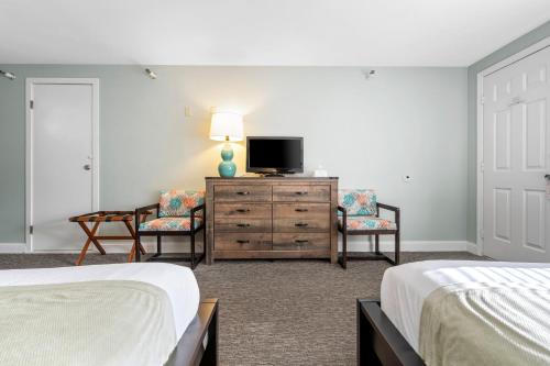 The Lighthouse Inn & Suites The Lighthouse Inn & Suites