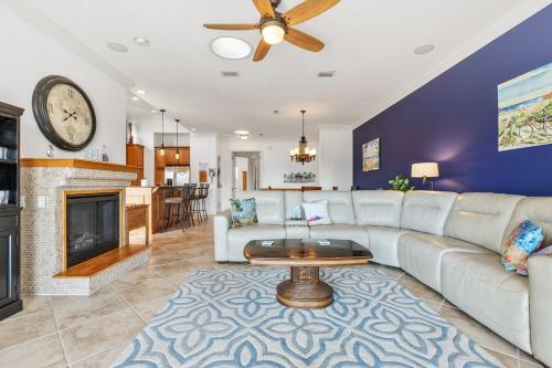 NEW Cearra Del Ray Townhome Pool Close to Beach Access in New Smyrna Beach, USA