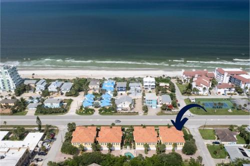 NEW Cearra Del Ray Townhome Pool Close to Beach Access in New Smyrna Beach, USA