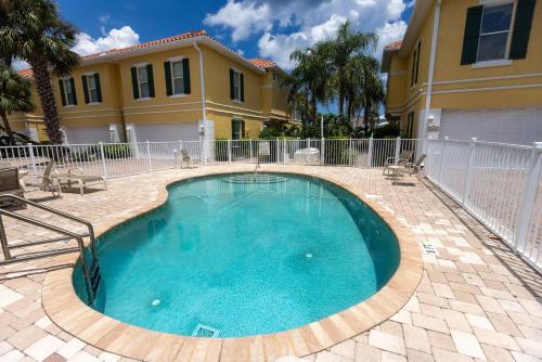 NEW Cearra Del Ray Townhome Pool Close to Beach Access in New Smyrna Beach, USA