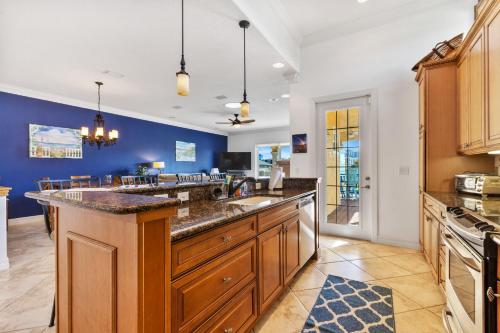 NEW Cearra Del Ray Townhome Pool Close to Beach Access in New Smyrna Beach, USA