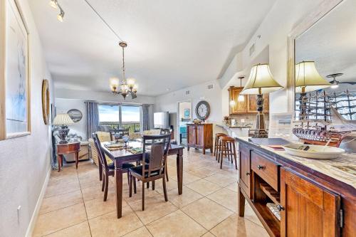 Pet-Friendly Paradise: Close to Pool Beach Access OW17-406 in New Smyrna Beach, USA