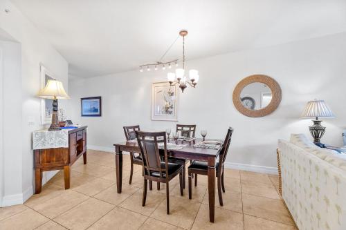 Pet-Friendly Paradise: Close to Pool Beach Access OW17-406 in New Smyrna Beach, USA