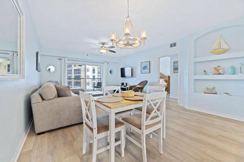 Cozy Oceanwalk Condo: Resort Amenities Beach Steps Away OW8-403 in New Smyrna Beach, USA