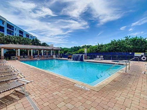 Premier Oceanwalk Corner Unit Resort Amenities Steps to Beach in New Smyrna Beach, USA