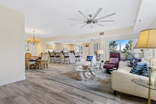 Premier Oceanwalk Corner Unit Resort Amenities Steps to Beach in New Smyrna Beach, USA