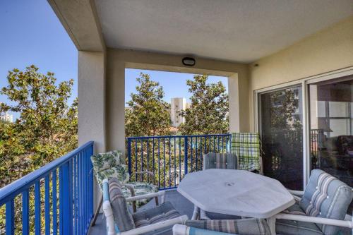 Premier Oceanwalk Corner Unit Resort Amenities Steps to Beach in New Smyrna Beach, USA