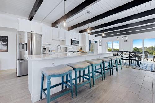 A Fishermans Dream Riverfront Retreat with Dock Only a 3-minute walk to beach 5906S in New Smyrna Beach, USA