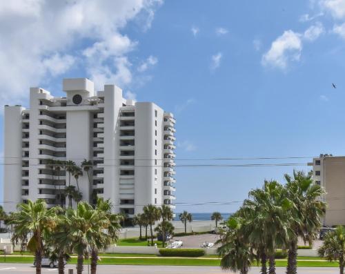 Seaside Bliss Ocean View Balcony Corner Unit Close to Beach Access Pool OW17-307 in New Smyrna Beach, USA