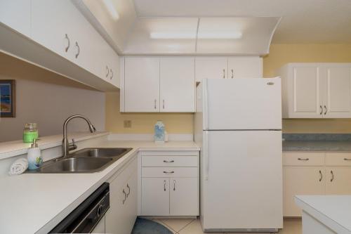 Pet Friendly Bouchelle Island Condo Pool Hot Tub Seconds to the Beach in New Smyrna Beach, USA