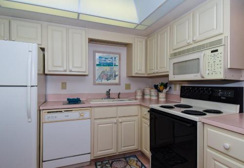 Prime Location Pool Views Oceanview Gem Chateau by the Sea 22B in New Smyrna Beach, USA