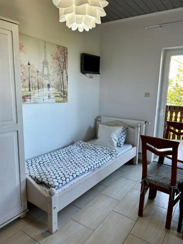 1 double bed, 1 twin bed