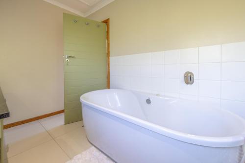Badeværelse, 1 on Ross in Grahamstown