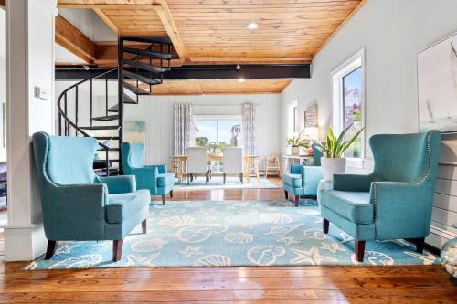 The Lighthouse Inn & Suites The Lighthouse Inn & Suites