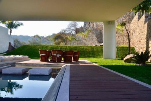 Hermosa casa junto al lago con infinity pool & jacuzzi in Tequesquitengo, Mexico