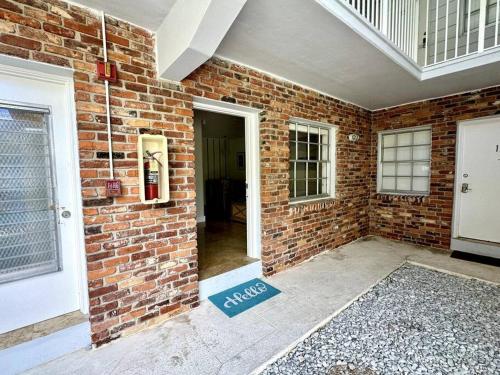 BRAND NEW! Lovely 1 Bedroom with Pool by the Beach in Key Biscayne (FL)