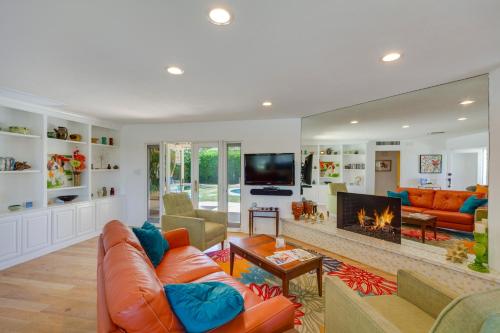 Home with Casita Patio Pool and Mountain Views - image 6