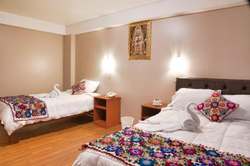 1 queen bed, 2 double beds