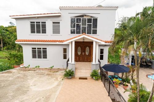 Enjoy Rare Huge POOL 4br Perfect for Families! in อกัวดา