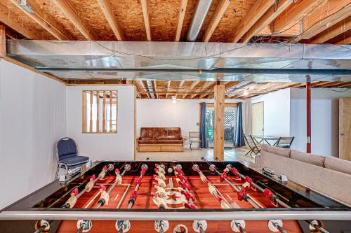 Charming Pentwater Home with Fire Pit and Yard! Charming Pentwater Home with Fire Pit and Yard!