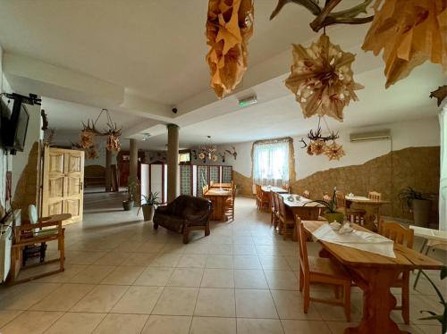 Ресторан, Zajazd Gajówka (Zajazd Gajowka) in Звежинец 