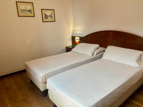2 twin beds
