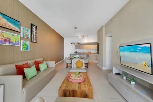 Hollywood Beachfront Apt Amazing View & Amenities - Tap to explore photos