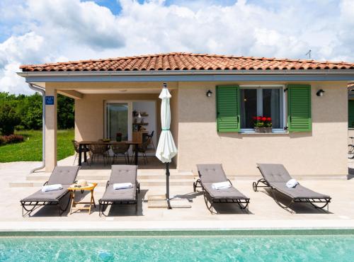 Úszómedence, Holiday Home Olea in Breg