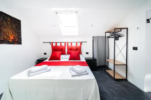 VOLCANO'S SUITE - ETNA - Private Room with Jacuzzi in Catania Center 5