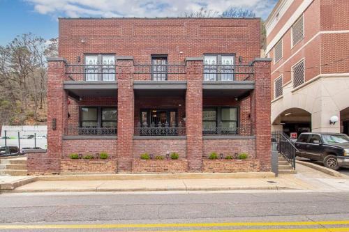 Walk to Bathhouses, Historic DTWN Hot Springs, Room # 300 in Hot Springs, USA
