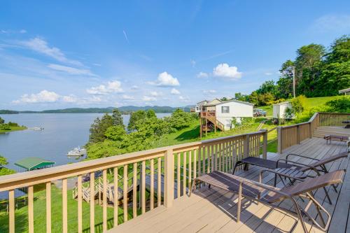Rutledge Hilltop Home on Cherokee Lake with Decks! in Rutledge, USA