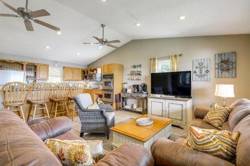 Rutledge Hilltop Home on Cherokee Lake with Decks! in Rutledge, USA