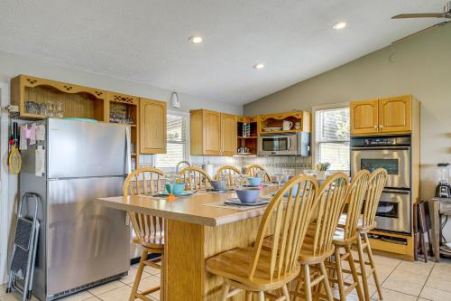 Rutledge Hilltop Home on Cherokee Lake with Decks! in Rutledge, USA