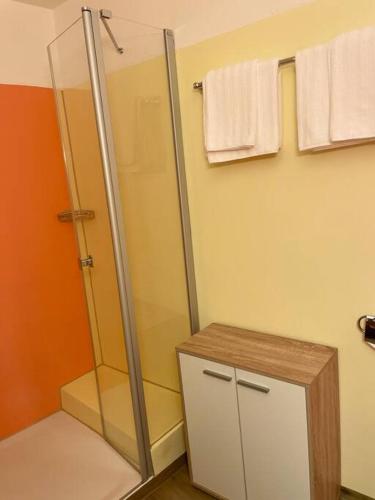 FeWo 57 - Appartement im Rottalblick - Helle Kuschelecke genießen mit Bademantelgang zur Therme, TV, inkl Stellplatz im Haus u Kurtaxe, Bad Griesbach (zdjęcie 10)