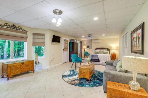 Cozy Jonesboro Studio with Patio about 22 Mi to Atlanta! in Fayetteville (GA)