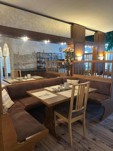 餐飲選擇, 迪林格霍夫酒店 (Dillinger Hof) in 多瑙河畔迪林根