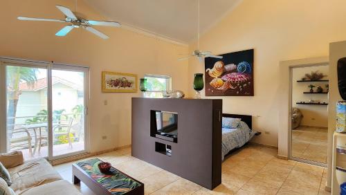 Studio with Balcony image 9