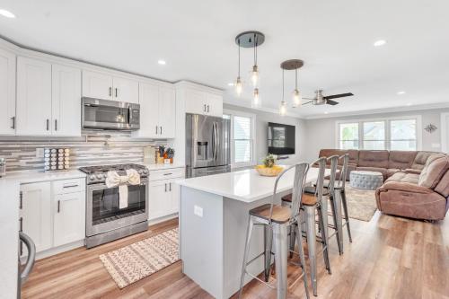 Ultimate Belmar Beach Getaway - Sleeps 10 home in Belmar, USA