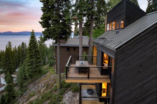 Lake Tahoe Luxury Cabin by AvantStay Lake View