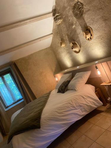 1 queen bed, 1 twin bed